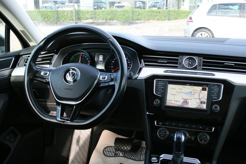 Volkswagen Passat variant 1.4 tsi gte connected series plus