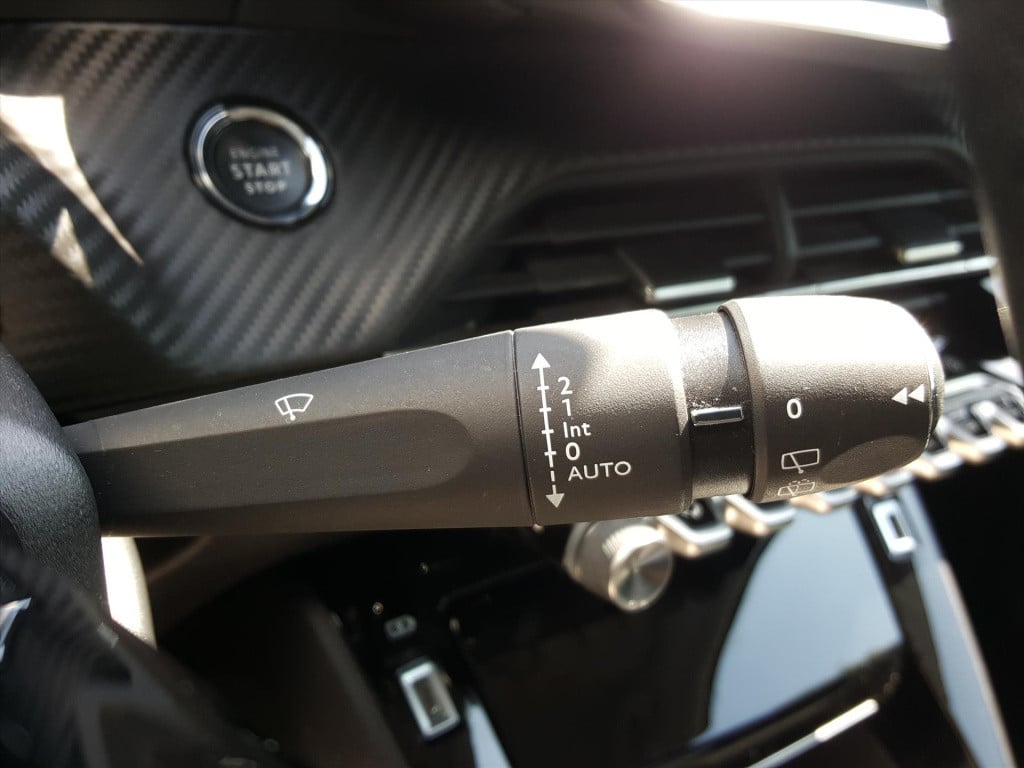 Peugeot 208 allure 1.2 puretech 100pk | 3d-navigatietomtom&bluetooth&dab+ |