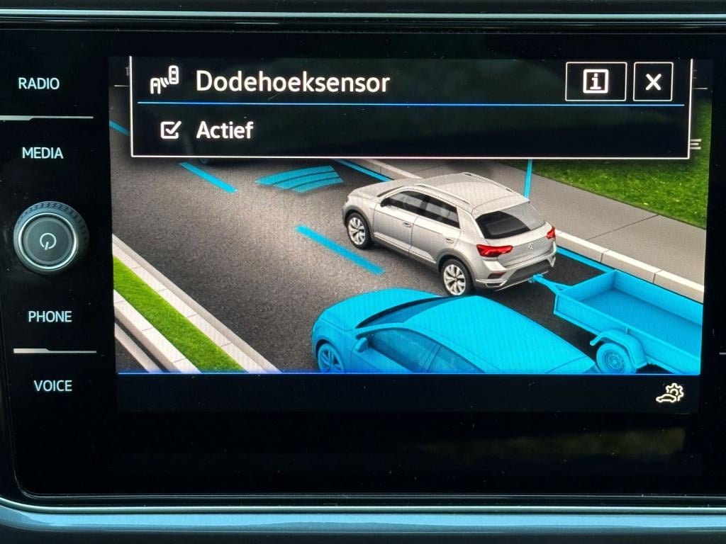 Volkswagen T-roc 1.5 tsi 150pk 7-dsg sport business r trekhaak-dode hoek-na