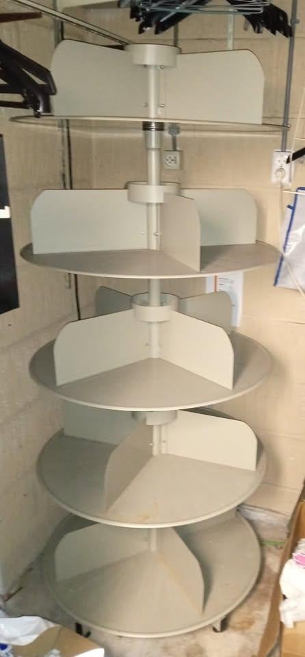 Zuil voor ordners, maar er kan ook een verzameling op.