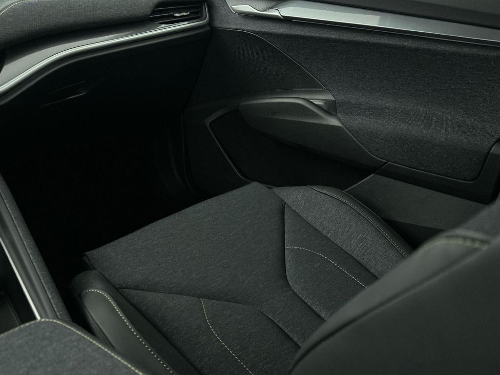 Skoda Elroq business edition tour elektromotor 150 kw / 204 pk