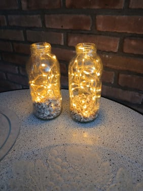 Flessen met lichtjes