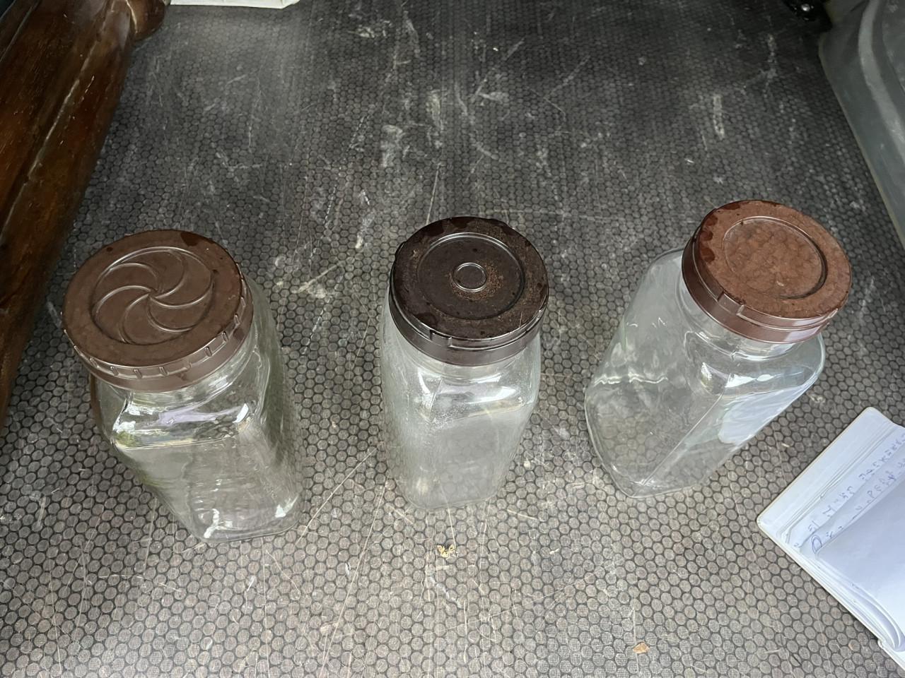 3 Engelse glazenvoorraadpotten met deksel Vintage