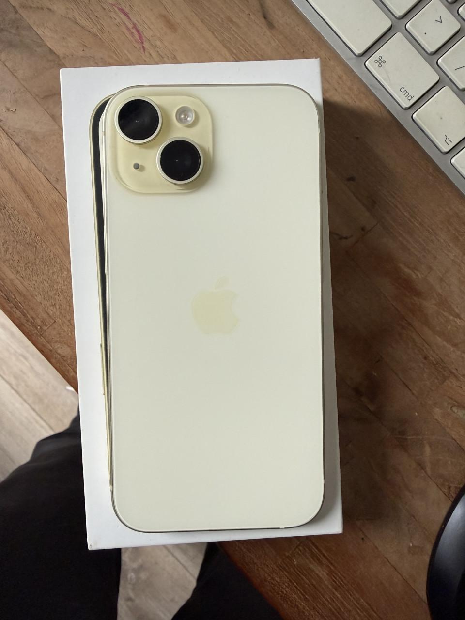 IPhone 15 Geel 128GB - Zo goed als nieuw!