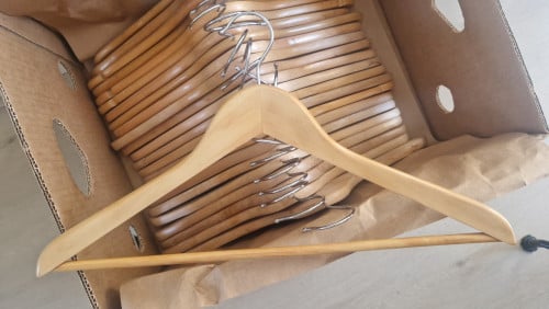 Houten kledinghangers