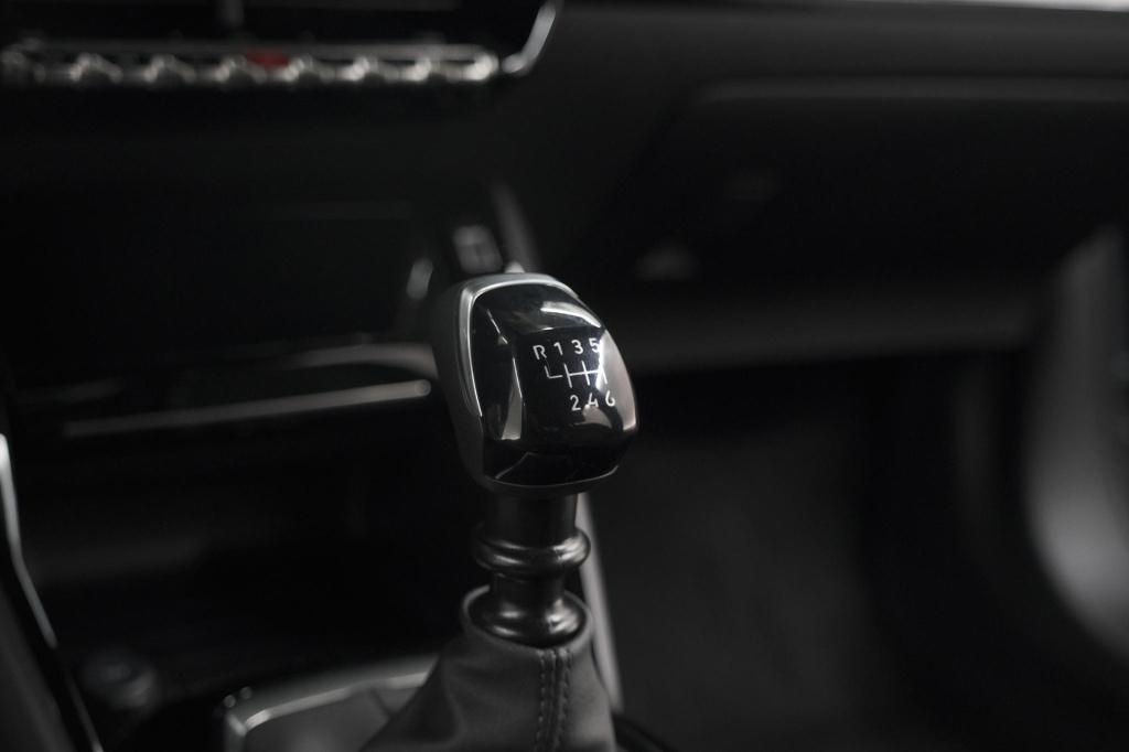 Peugeot 2008 puretech 100 allure | camera | navigatie | apple carplay | par