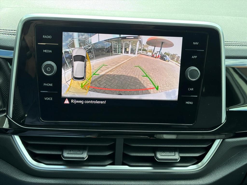 Volkswagen T-roc 1.5 tsi 150pk 7-dsg r-line black|camera| dodehoek|trekhaak