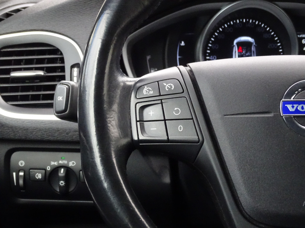 Volvo V40 1.6 t2 momentum | stoelverwarming | navi | bluetooth