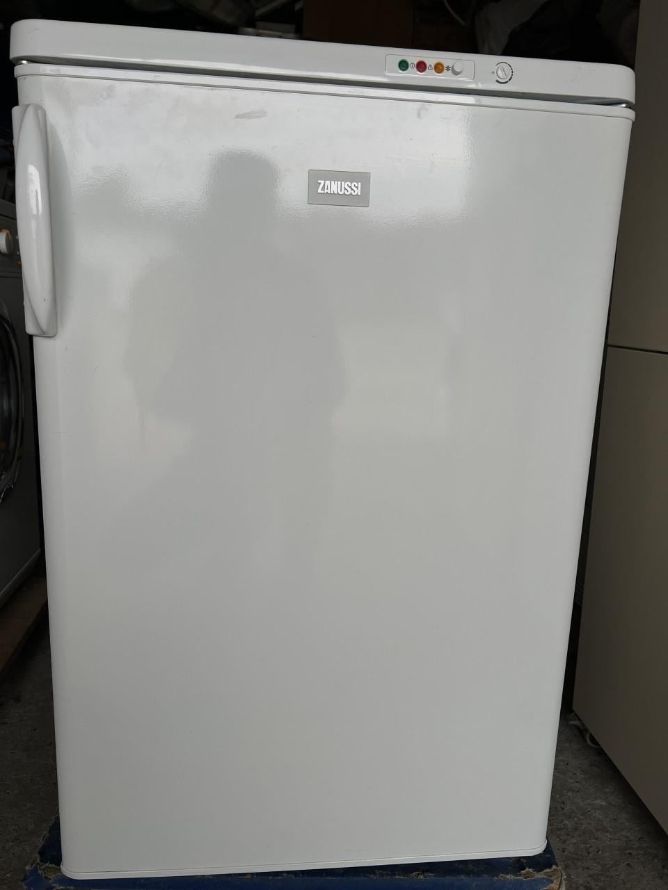 Tafelmodel Vrieskast 85x55x60 cm. Hbd. 110 liter energieklasse A+ vriezer