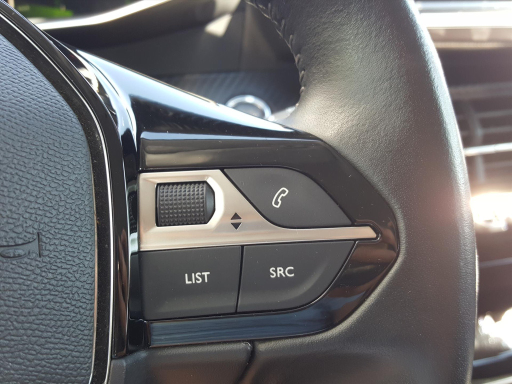 Peugeot 208 1.2 puretech 100pk allure navigatie | 3d-cockpit | afneembare t