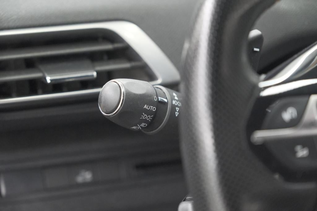 Peugeot 3008 puretech 130 eat6 gt | allseason banden | trekhaak | panoramad