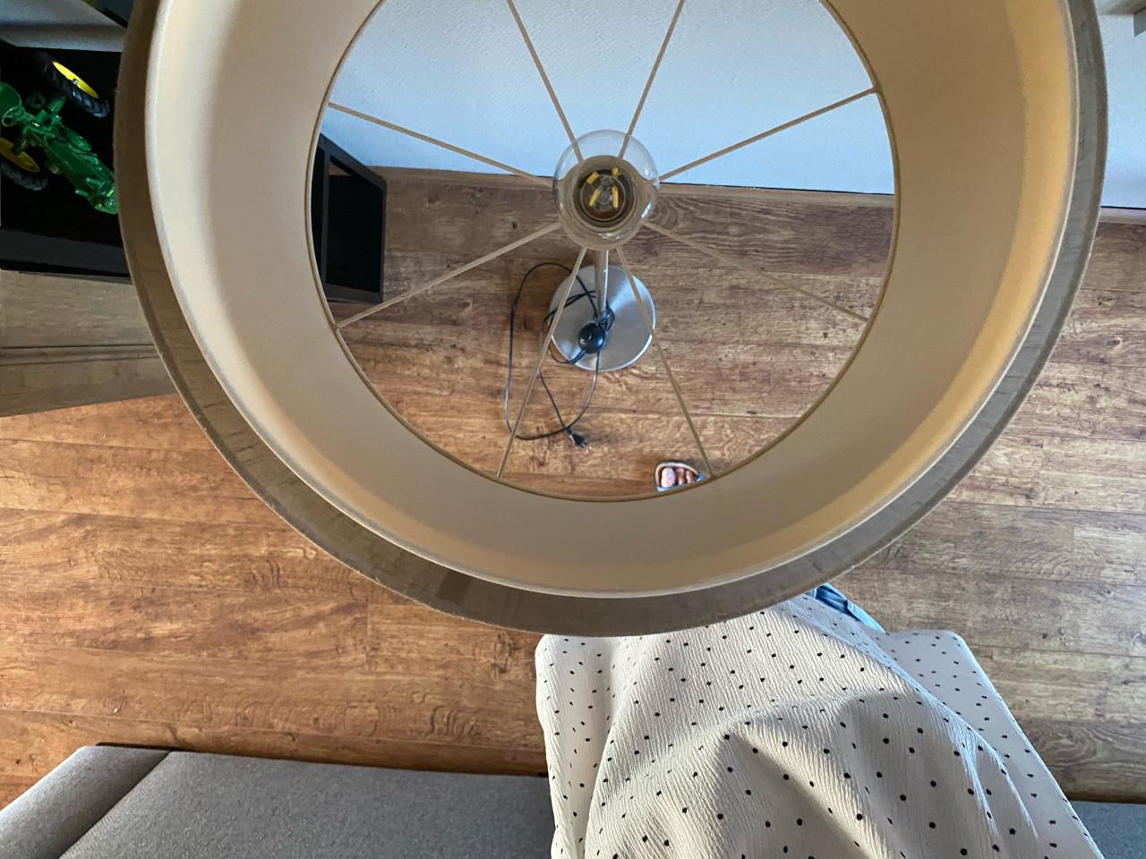 Stijlvolle staande lamp met dubbele kap