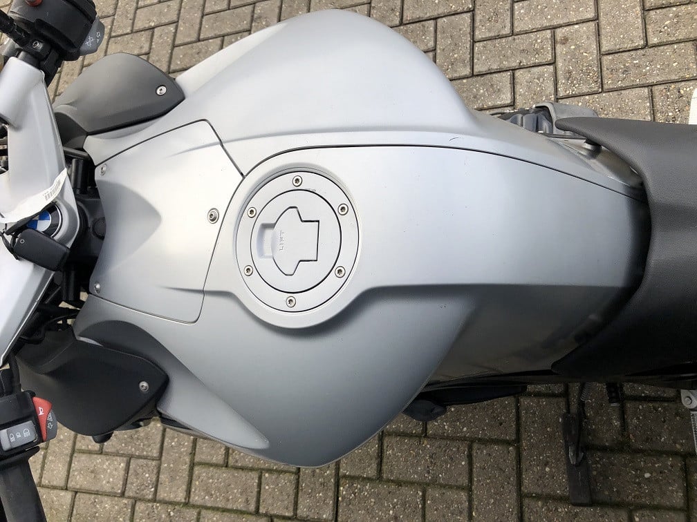 Frisse BMW K1200R met slechts 43 dkm, kofferset, nieuw model ABS, €3995.-