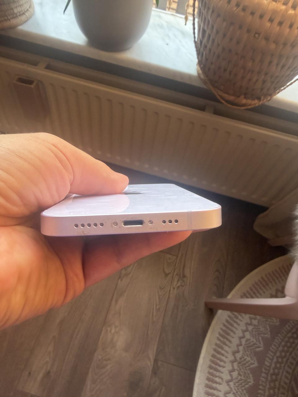 IPhone 14 lila
