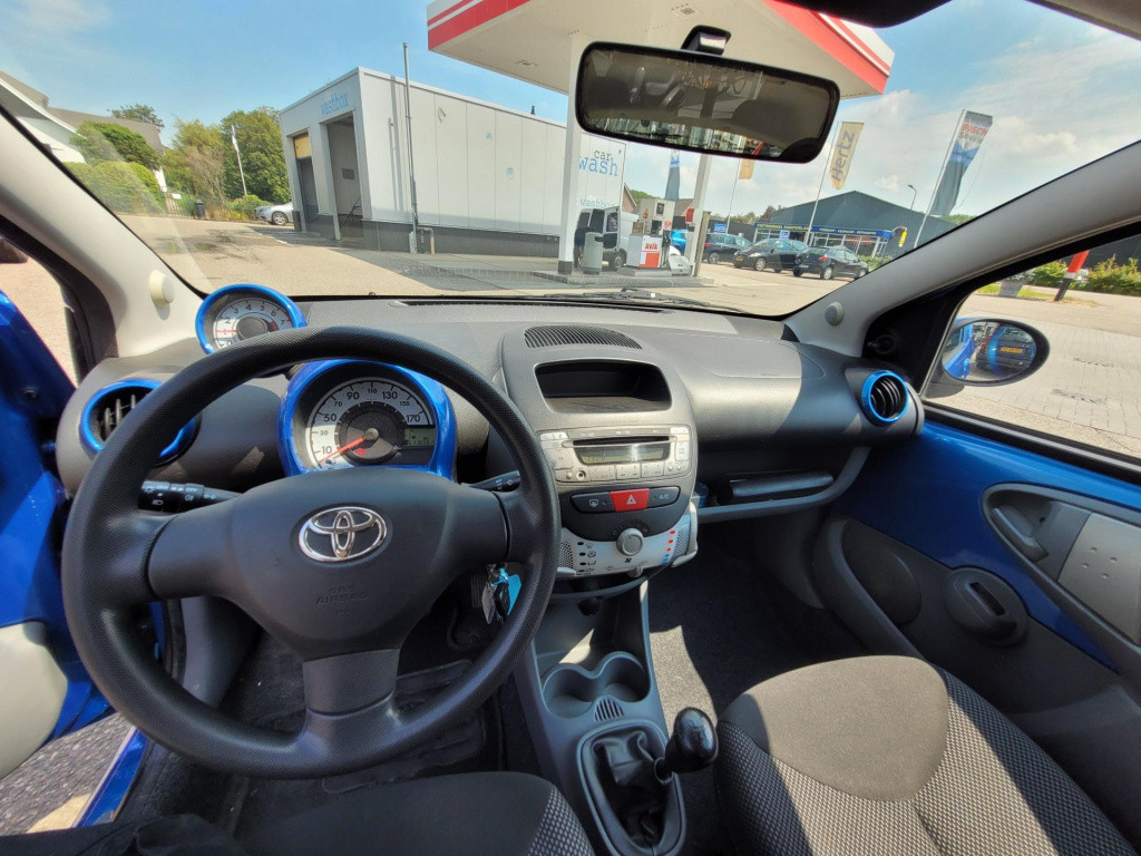 Toyota Aygo 1.0-12v dynamic blue airco