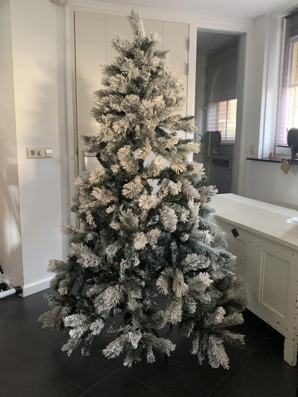 Kerstboom met sneeuw. 1.85 m