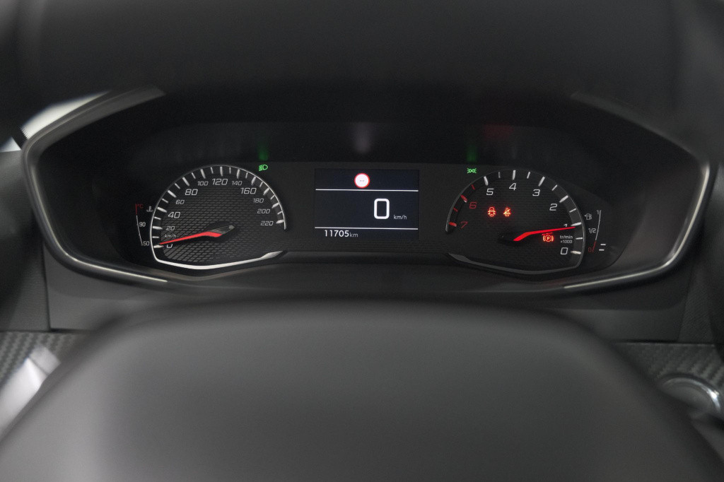 Peugeot 208 puretech 100 allure pack | camera | apple carplay | stoelverwar