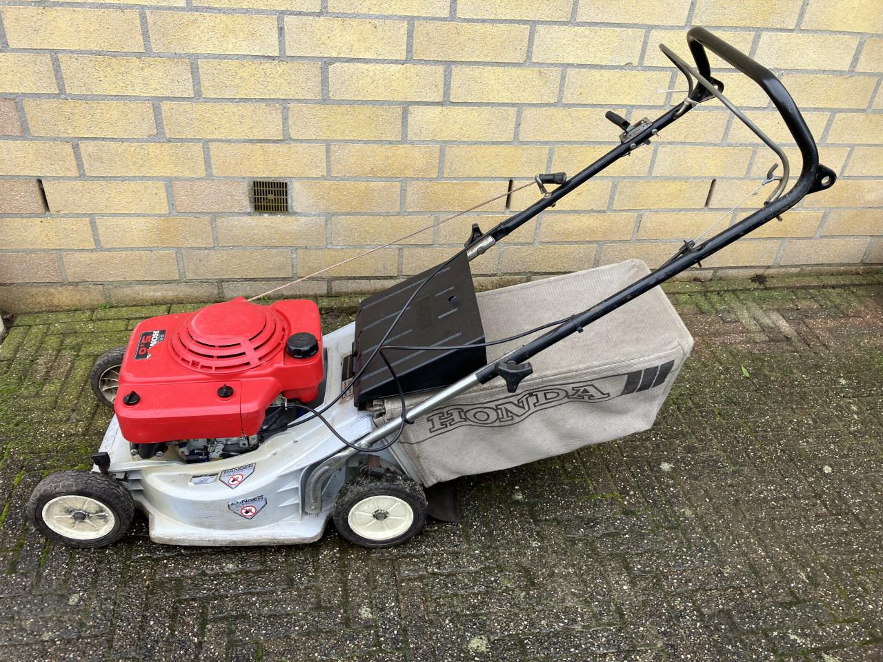 TE KOOP: HONDA GRASMAAIER .