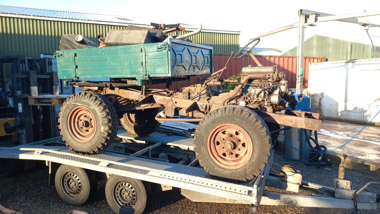 Gezocht: iemand met een unimog 411 (ik wil graag komen kijken)