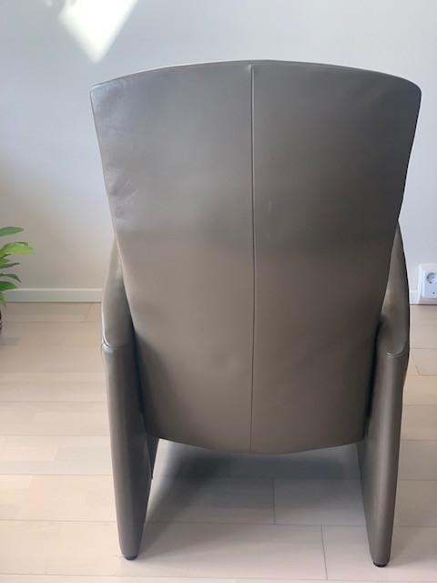 Mooie leder Relax zetel te koop merk JORI IN TAUPE KLEUR.