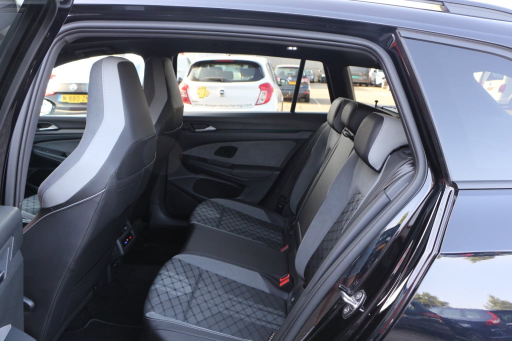 Volkswagen Golf variant 1.5 etsi 150pk r-line black style | panodak | harma