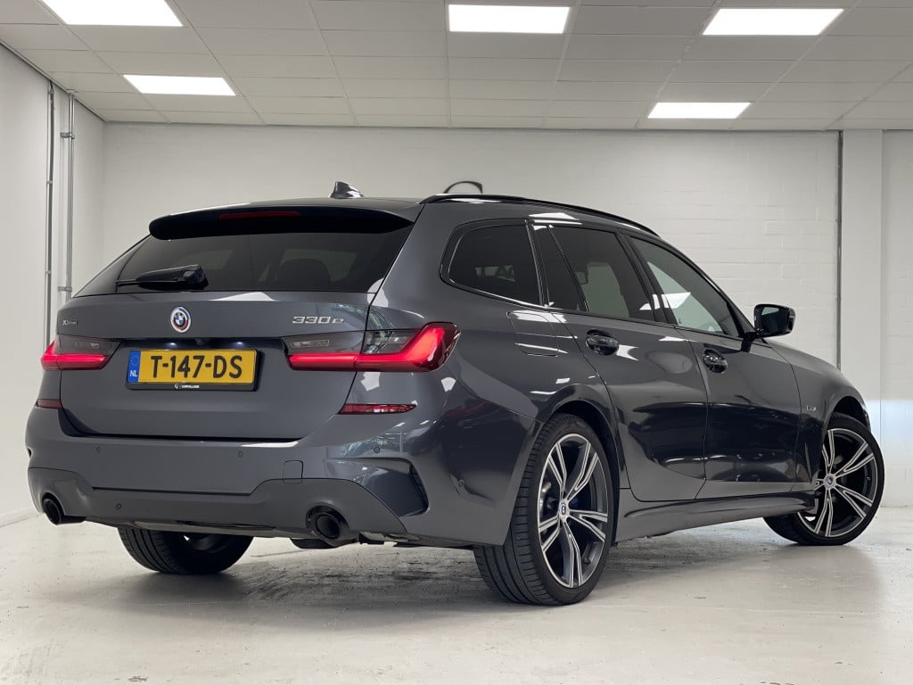 BMW 3-serie touring 330e xdrive m-sport | adaptief cc | panoramadak | trekh
