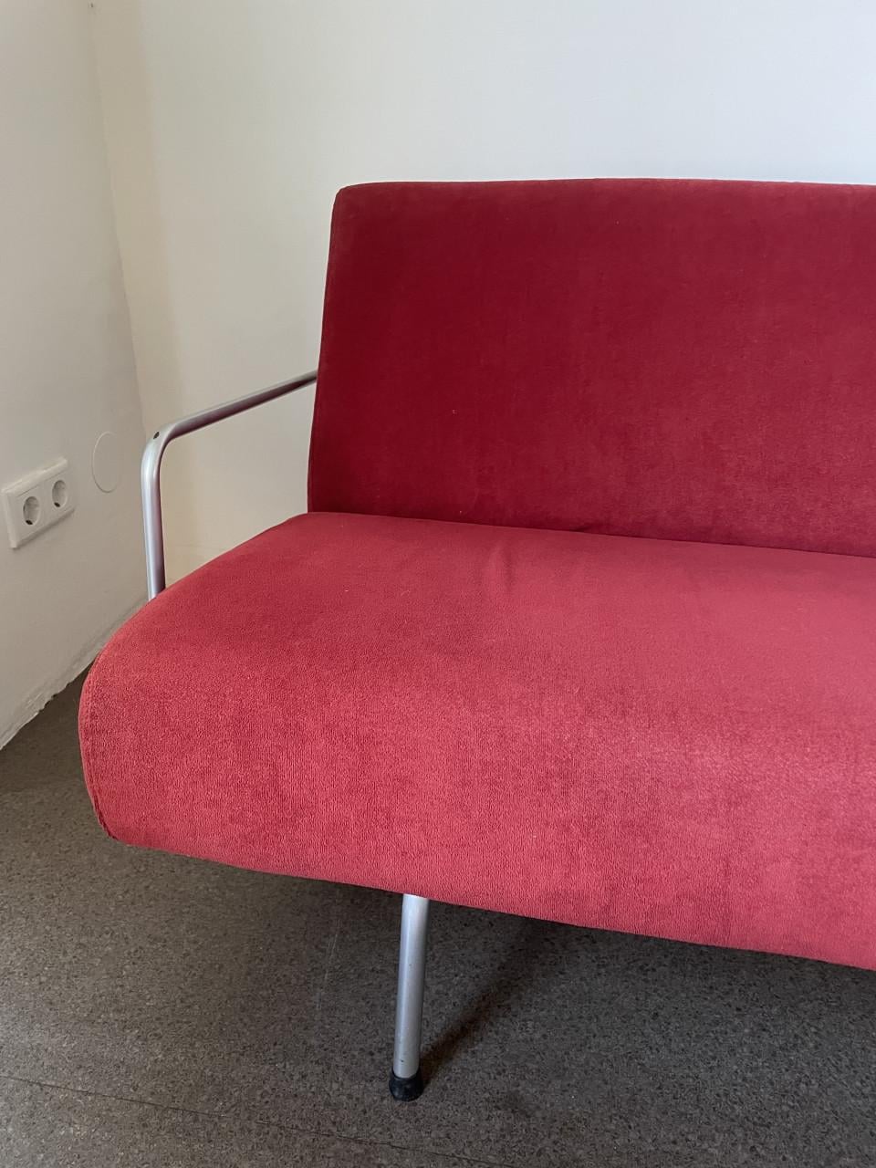Mooi rood velours bankje