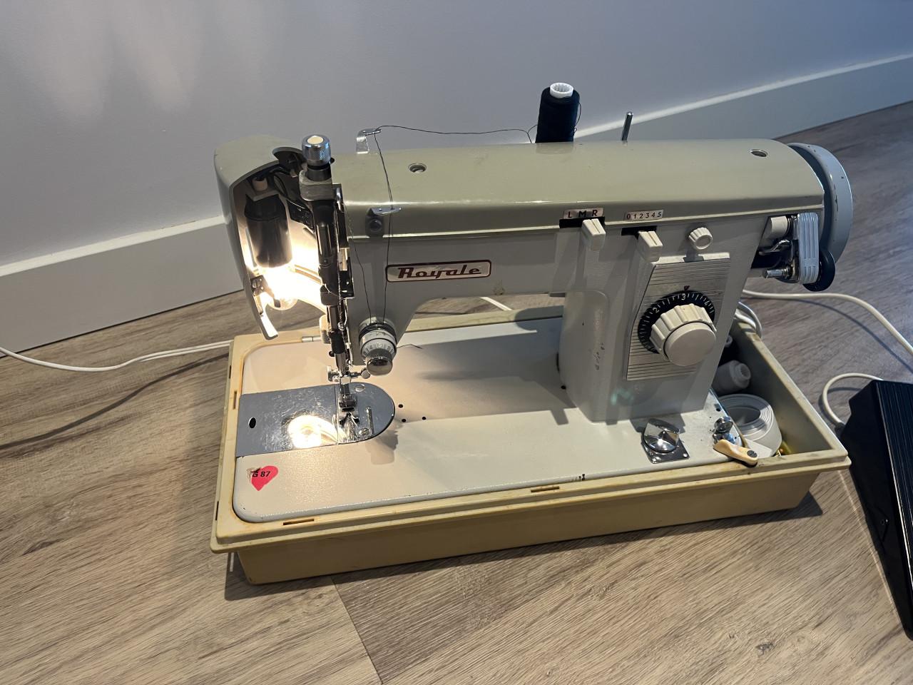 Vintage  naaimachine