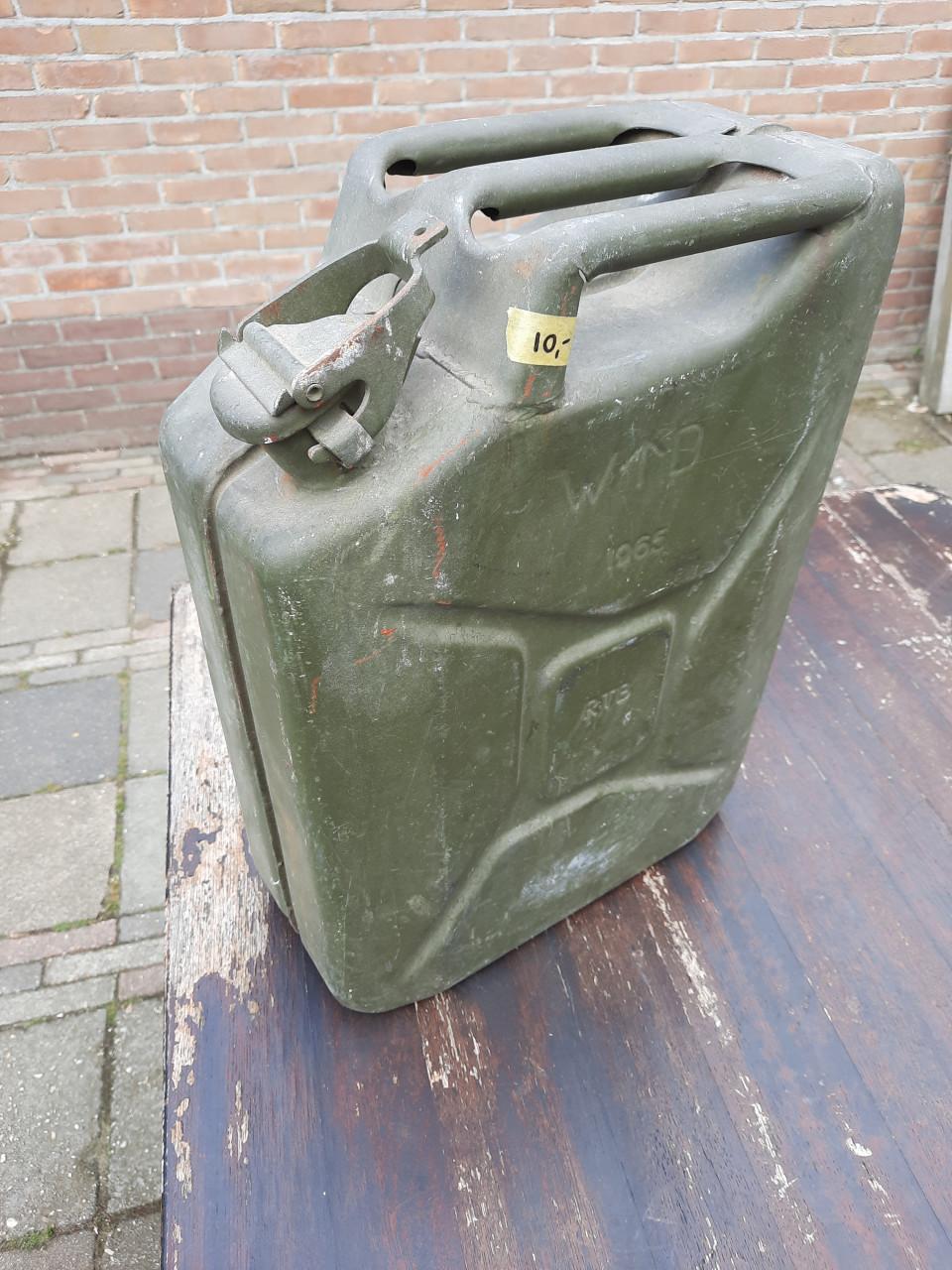 Vintage stalen jerrycan leger militair militaria 1965