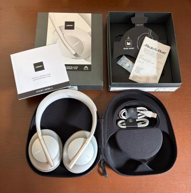 Bose 700 - Over ear headphone met Active Noice Canceling