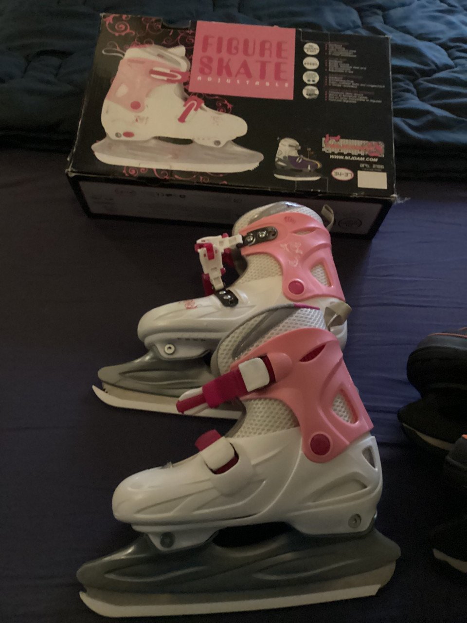 3 paar nieuwe  Schaatsen, dames heren en kind