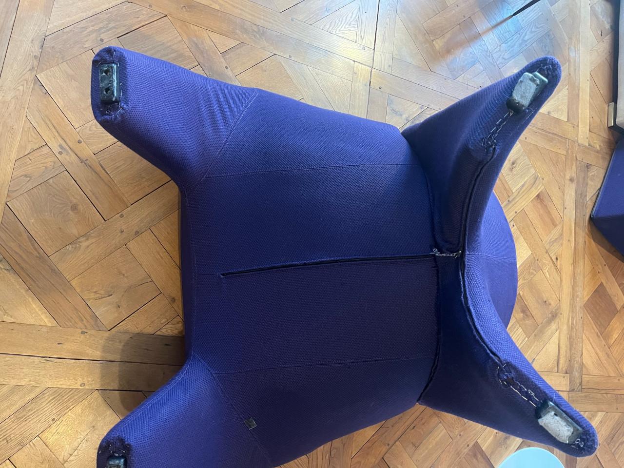 Leolux fauteuil Echnaton met hocker en pouf