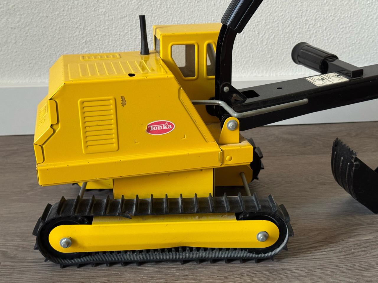 Vintage metalen graafmachine met rupsbanden van Tonka