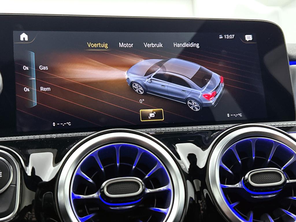 Mercedes-Benz A-Klasse 180 business solution amg | panoramadak | sfeerverli