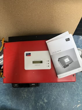 Zonnepanelen 8x, omvormer, dakrails
