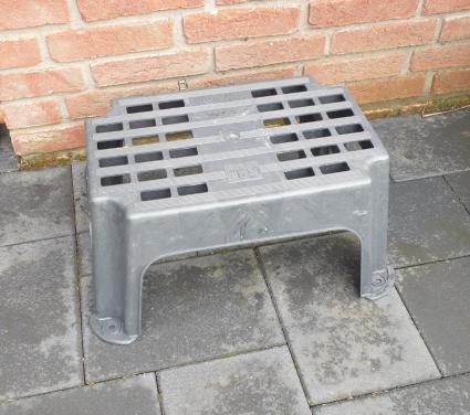 Caravan opstapje grijs TUV Nord