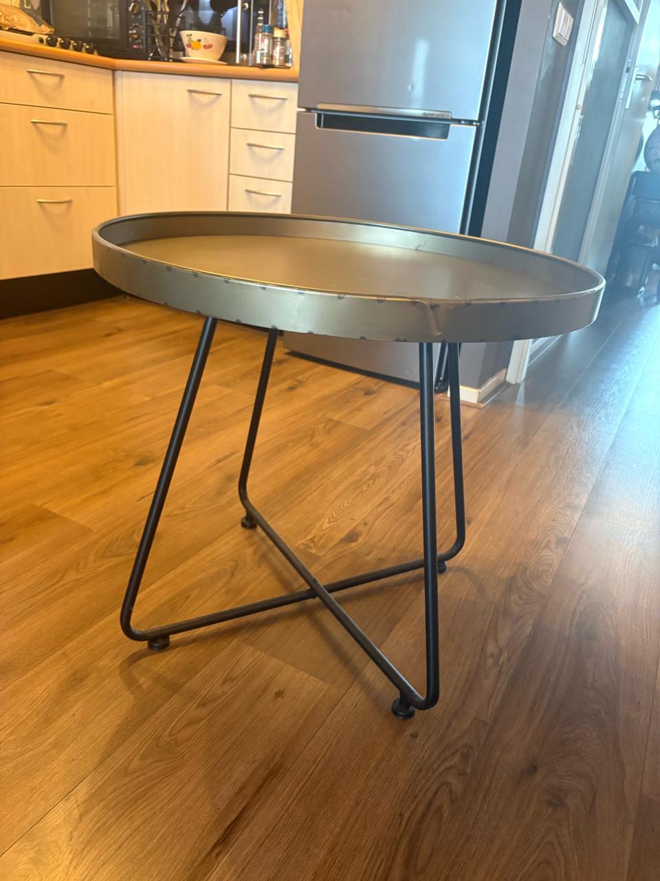 Rond tafeltje met brons metalen blad