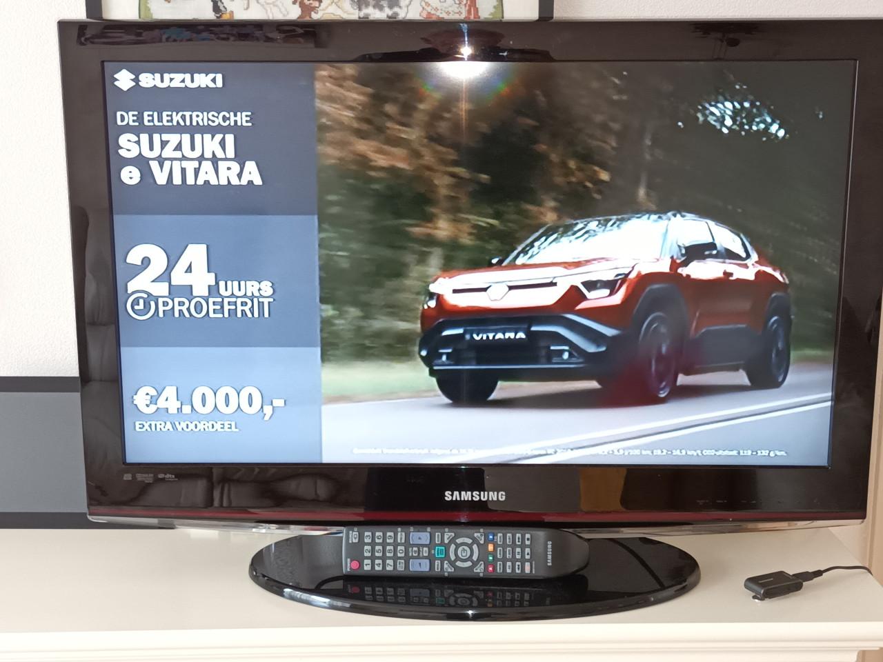Samsung 32 inch. ( 32 cm ) LCD TV, type LE32C450, compleet met originele AB