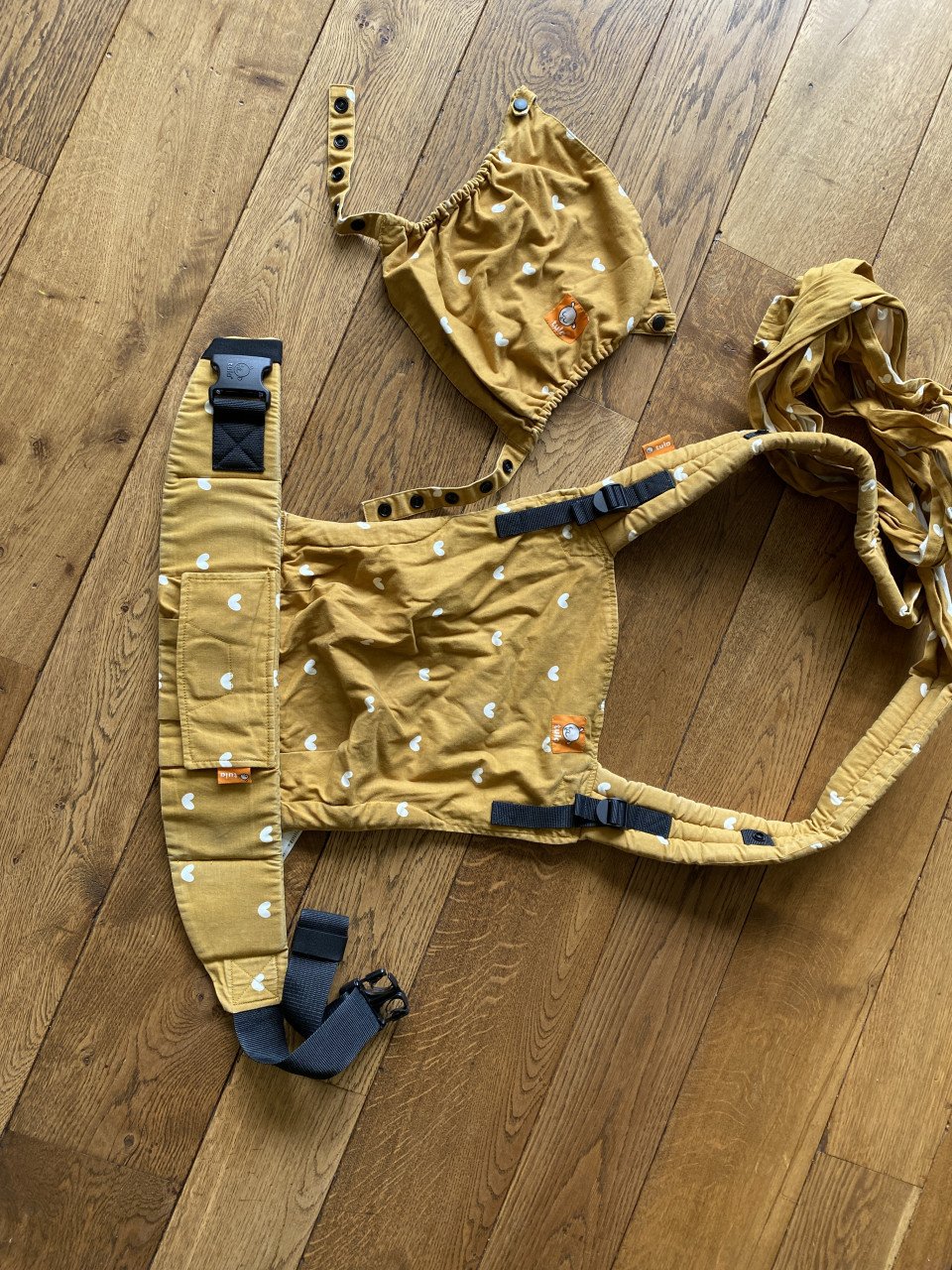 Tula draagzak half buckle carrier - oker met hartjes