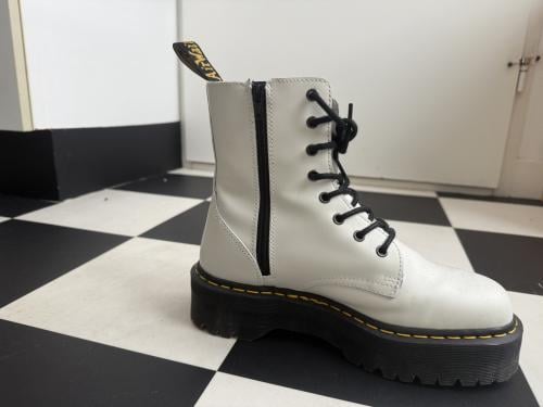 Dr Martens enkellaars wit maat 43