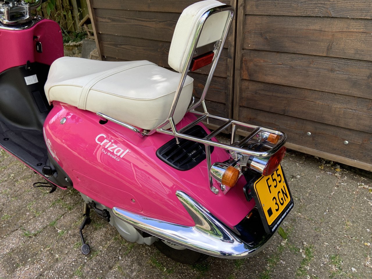 Retro Scooter Crisal Vogue (brommer) Heel mooi. + 2 Helmen