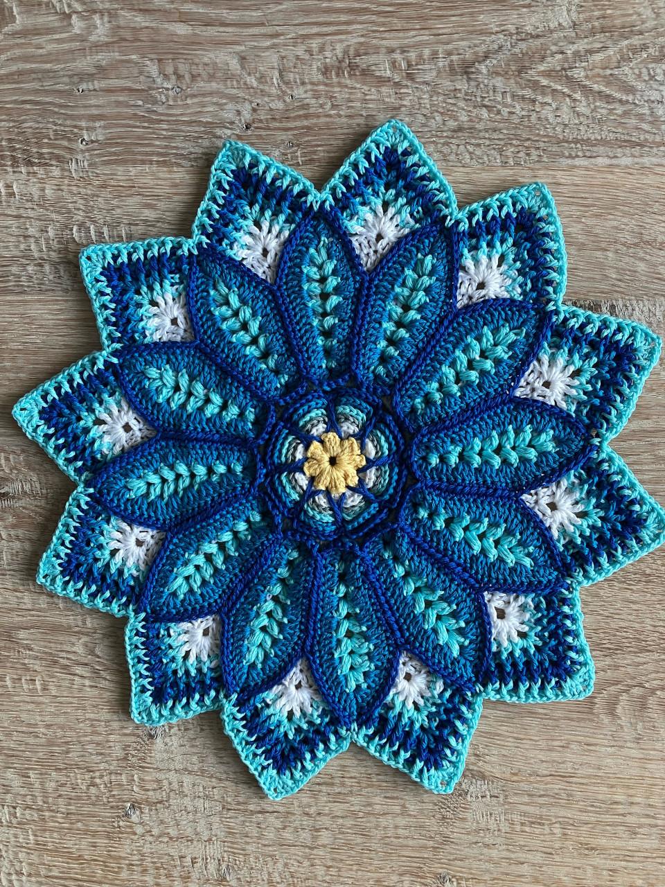 Twee mooie aparte gehaakte kleedjes