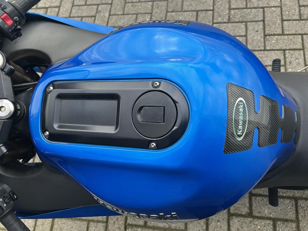 Kawasaki ZX12R uit 2002 met lichte kuipschade, rijklaar mee voor €2250,-