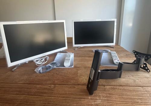 Samsung led tv 22” / 2 stuks