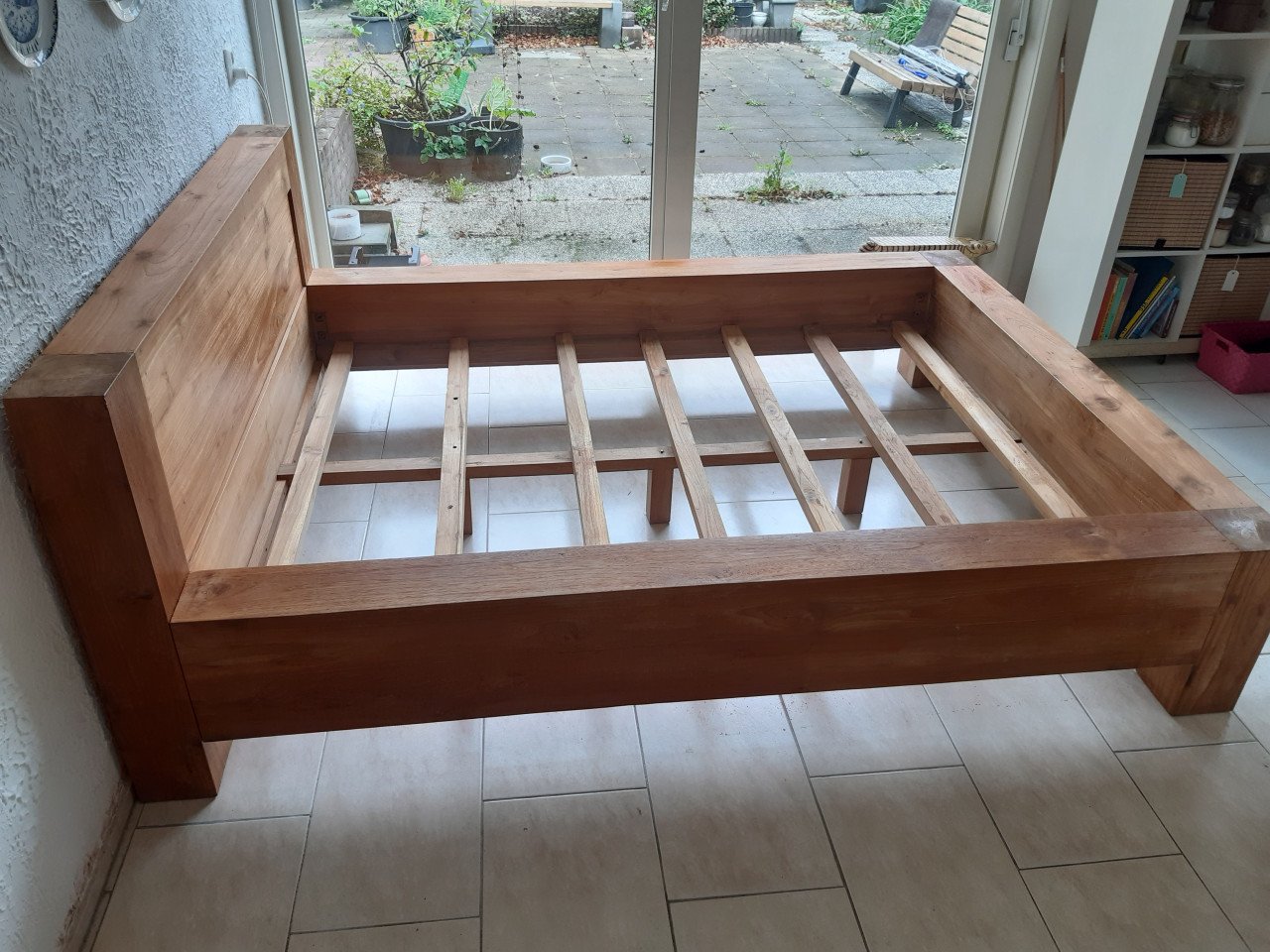 Teak bedombouw