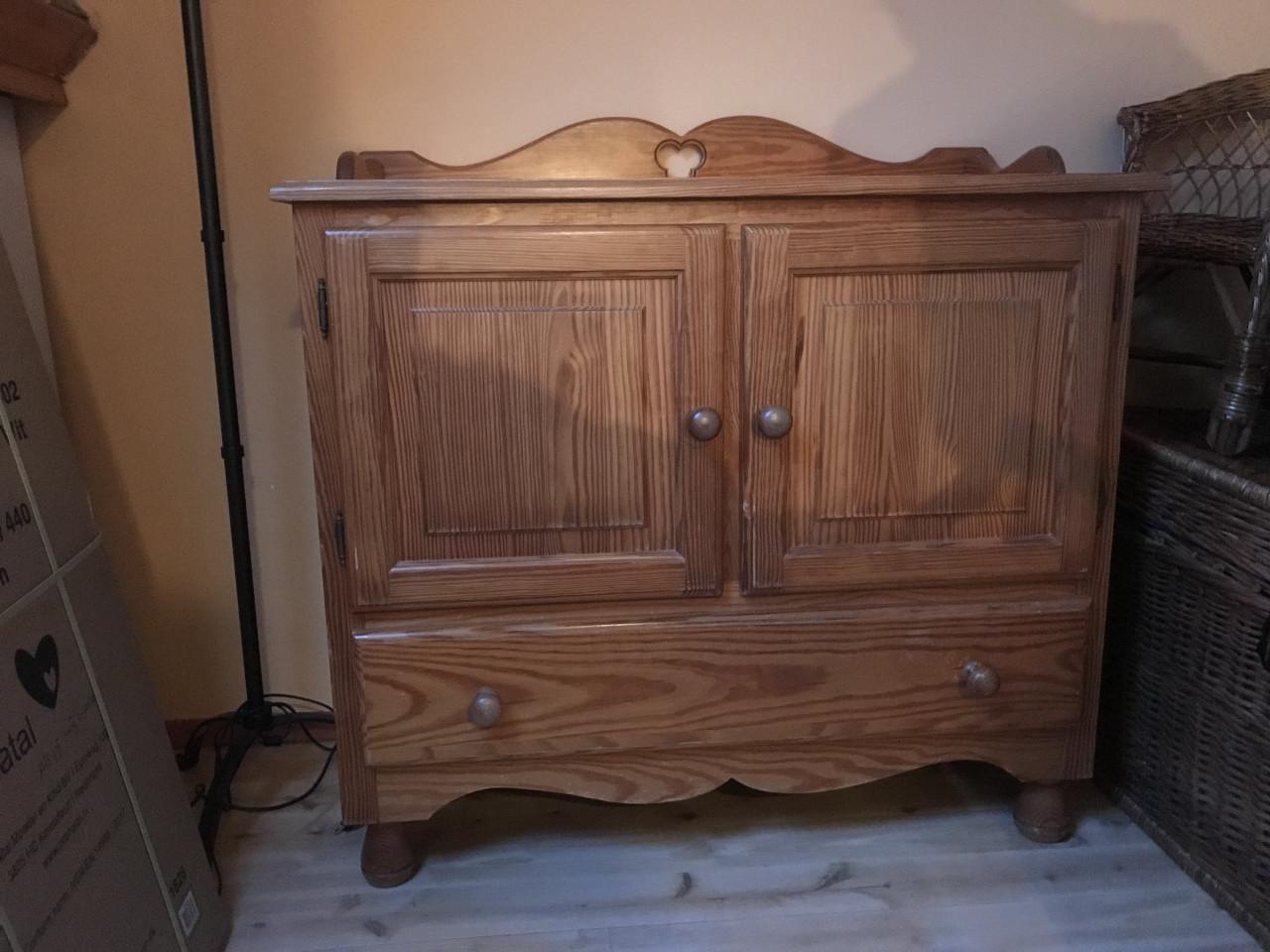 Ledikant en commode