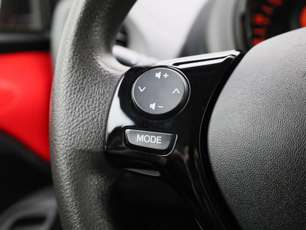 Toyota Aygo 1.0 vvt-i x-fun | 5-deurs | lage km stand | airco | bluetooth |