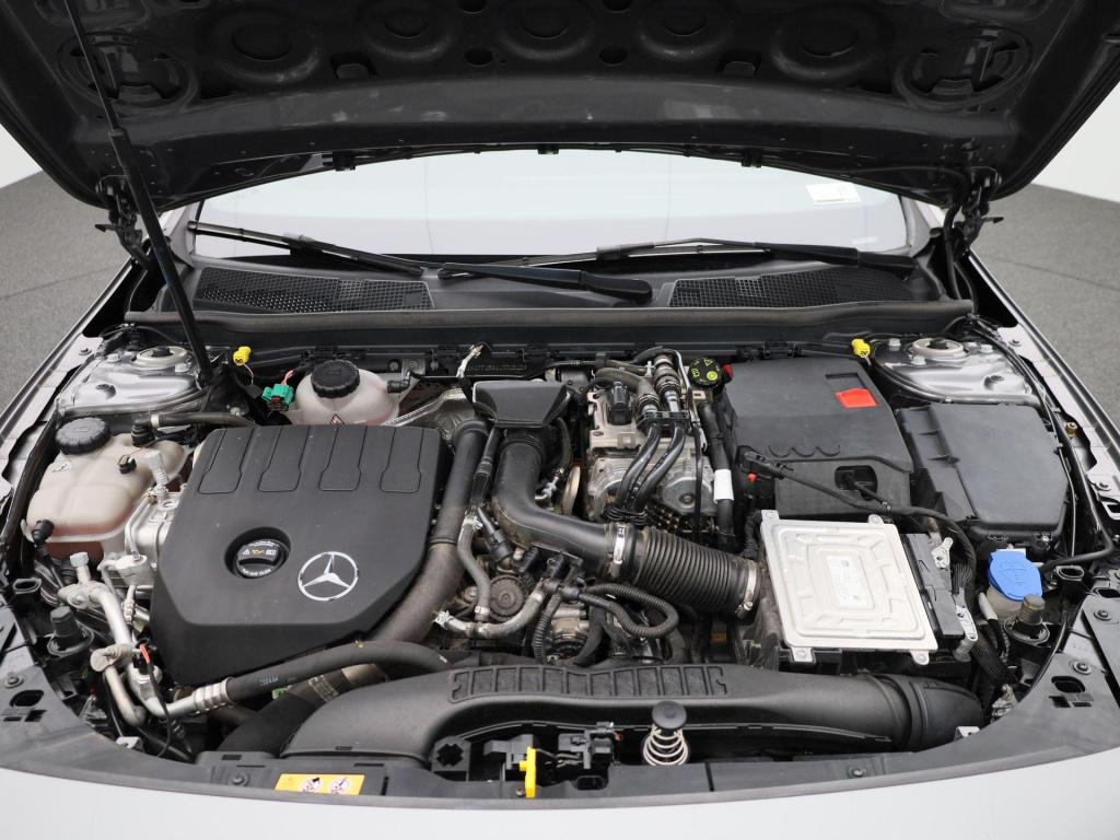 Mercedes-Benz A-Klasse limousine a 250 e amg line | automaat | panoramadak 