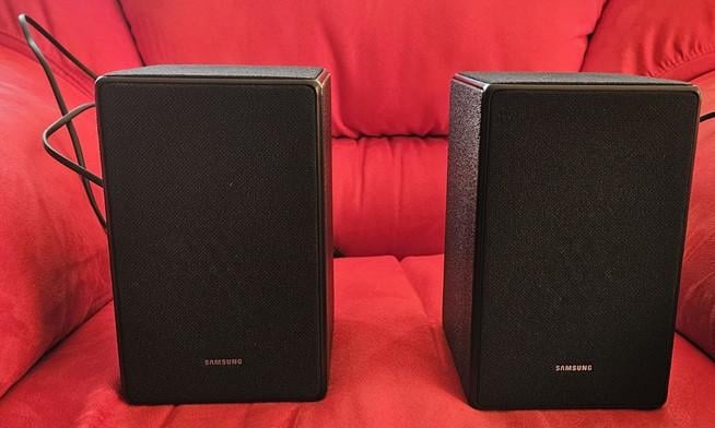 Samsung soundbar HW-Q950A met achterspeakers en subwoofer