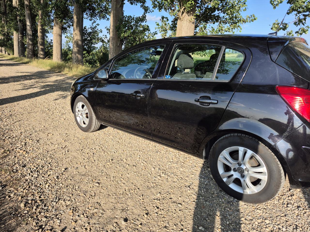 Opel Corsa 1.3 Cdti Ecoflex 70KW 5D 2011 Zwart